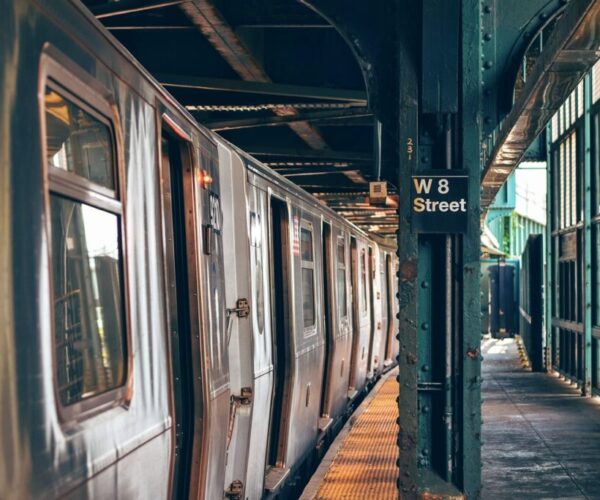 metro platform public transport 1853976